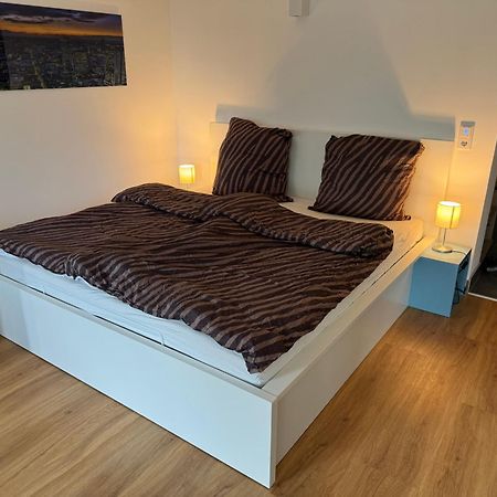 Modernes Apartment, Ruhige Lage, Stadtnah Келькхайм Экстерьер фото